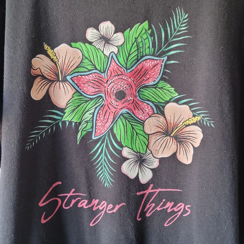 STRANGER THINGS Demogorgon Blk Floral Slouchy Sweatshirt Women's XXL  HOT TOPIC - Picture 2 of 6